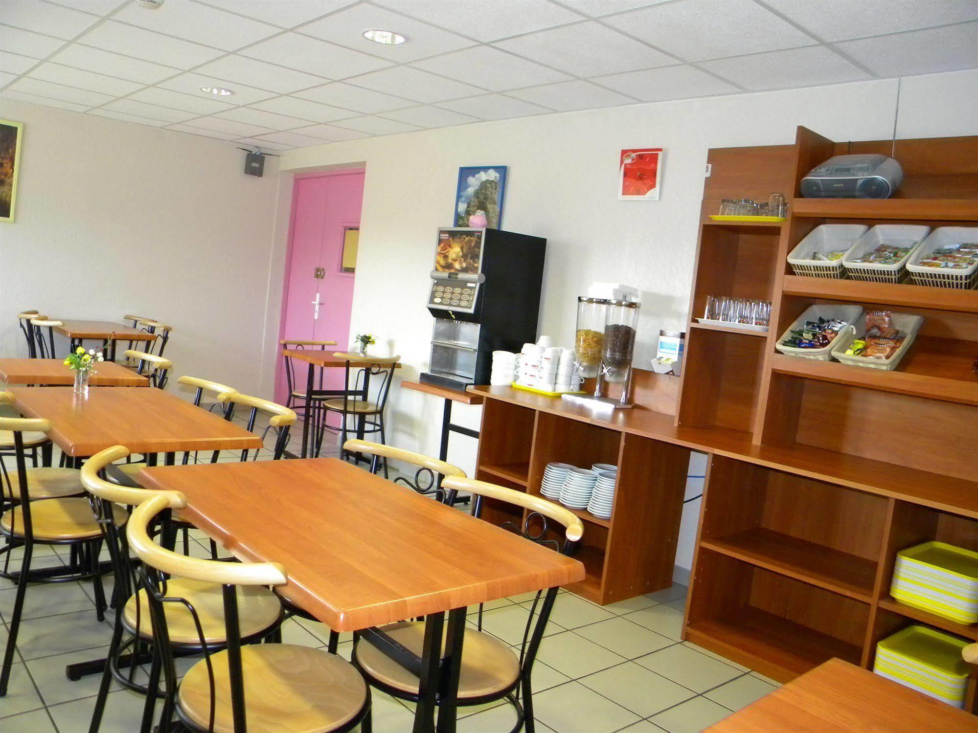 Cit'Hotel Restaurant Du Bowling De มีโญ ภายนอก รูปภาพ